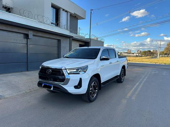 TOYOTA HILUX 2.8 D-4D TURBO DIESEL CD SRX 4X4 AUTOMÁTICO TOYOTA HILUX 2.8 D-4D TURBO DIESEL CD SRX 4X4 AUTOMÁTICO